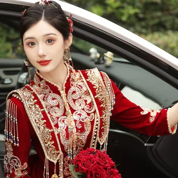 Čínsky Vyšívanie Korálkami Strapec Svadobné Šaty Elegantné Mandarin Golier Ženy Manželstvo Flitrami Velúrové Cheongsam Obrázok